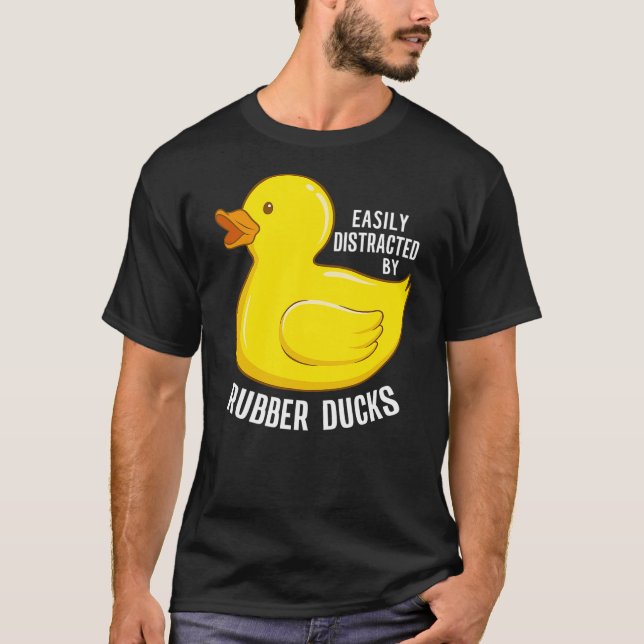 Camiseta Easily Distracted By Rubber Ducks Funny Rubber Duc (Frente)