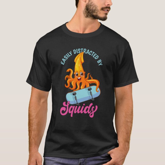Camiseta Easily Distracted By Squids Sea Squid Tentacles (Frente)