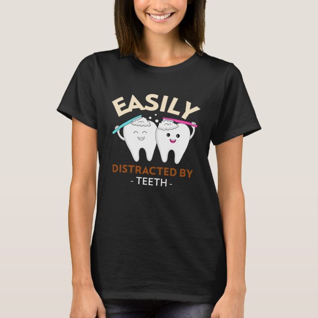 Camiseta Easily Distracted By Teeth Dental Hygienist Dentis (Frente)