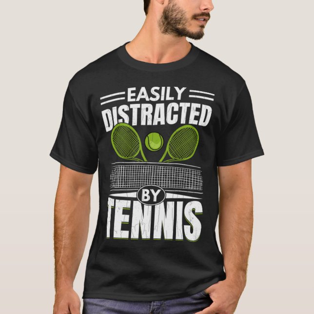 Camiseta Easily Distracted By Tennis  Sports Player Graphic (Frente)