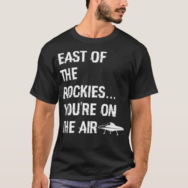 Camiseta East Of Rockies Classic Art Bell Dizendo (Frente)