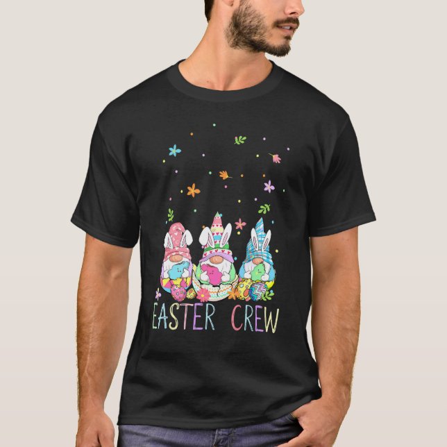 Camiseta Easter Crew Three Gnomes Bunny Ears Egg Hunting Ch (Frente)