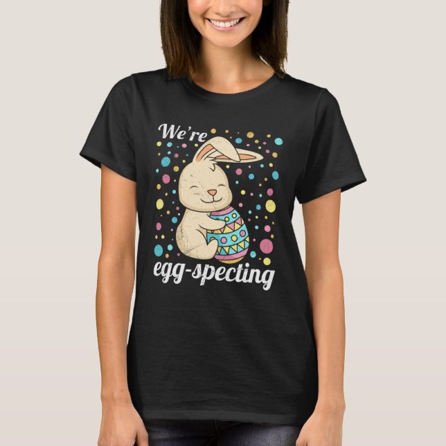 Camiseta Easter Egg Specting Baby Bunny Expecting Parents   (Frente)
