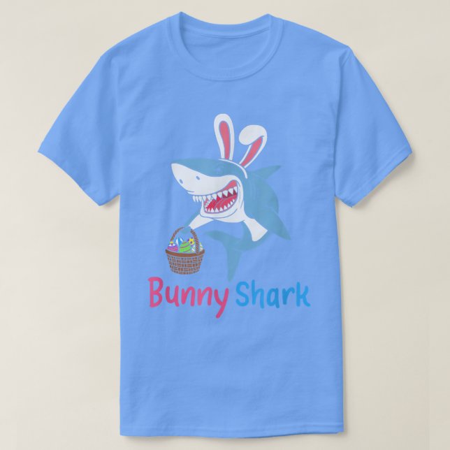Camiseta Easter Eggs Hunting Bunny Shark With Easter Basket (Frente do Design)