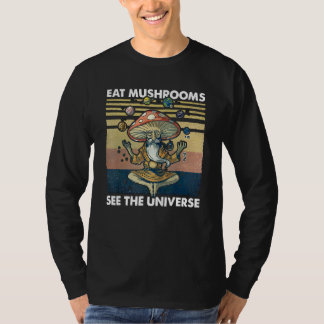 Camiseta eat mushrooms see the universe