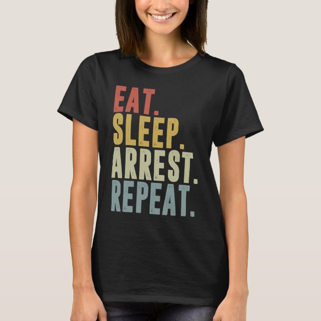 Camiseta Eat Sleep Arrest Repeat  Police Officer Arresting (Frente)