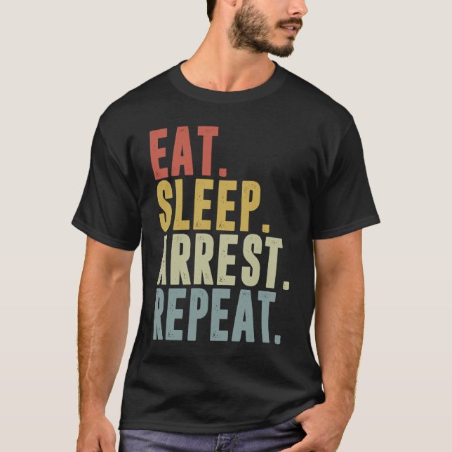 Camiseta Eat Sleep Arrest Repeat  Police Officer Arresting (Frente)