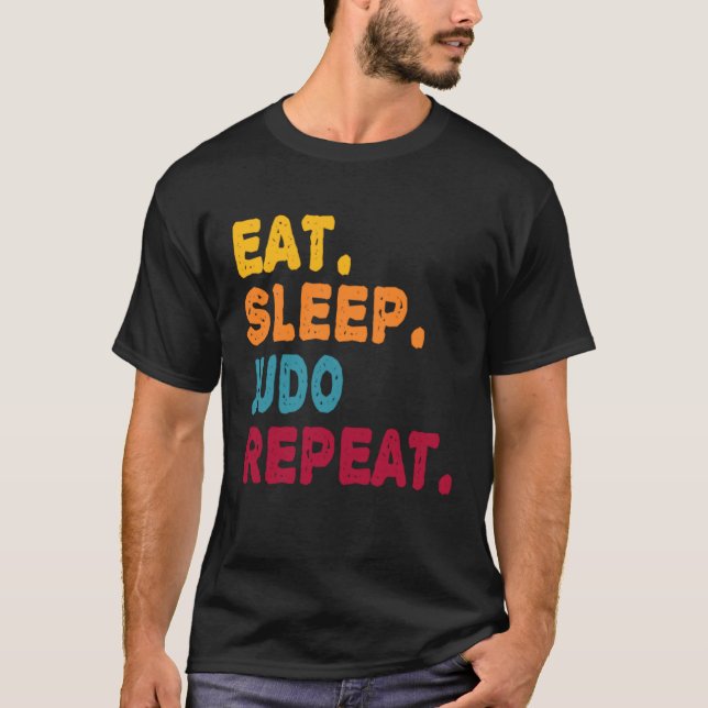 Camiseta Eat Sleep Judo Repeat  Boys Men Women Sports Playe (Frente)