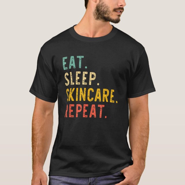 Camiseta Eat Sleep Skincare Repeat Beauty Spa Esthetician V (Frente)