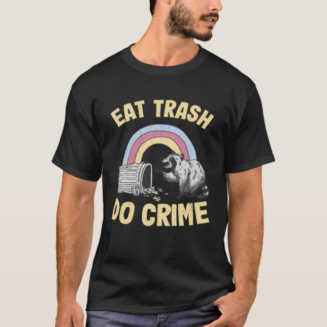 Camiseta Eat Trash Do Crime Rainbow Raccoon (Frente)