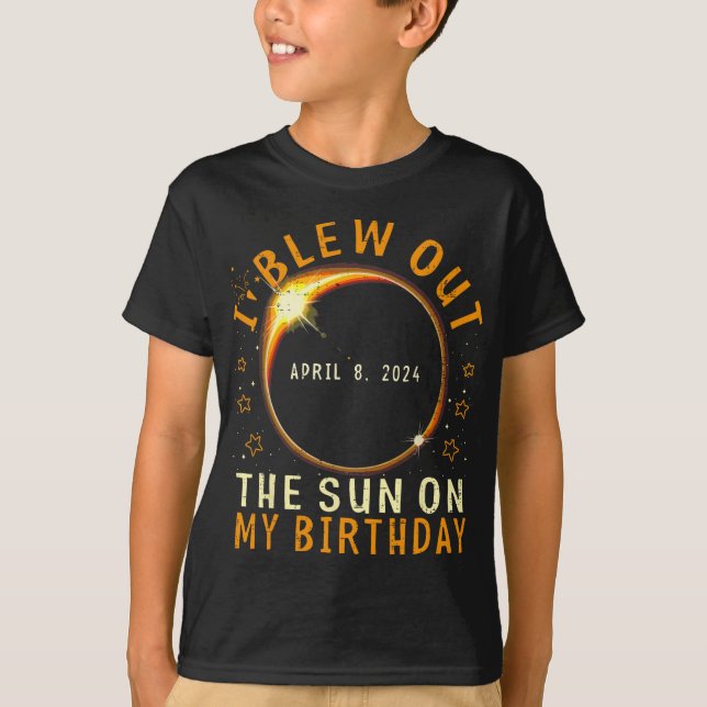 Camiseta Eclipse Aniversário Eu Espalhei O Sol No Meu Anive (Frente)