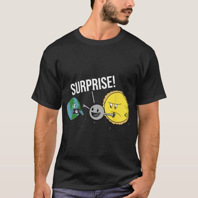 Camiseta Eclipse Solar Total 2024 Cartoon Funny Moon Coveri (Frente)