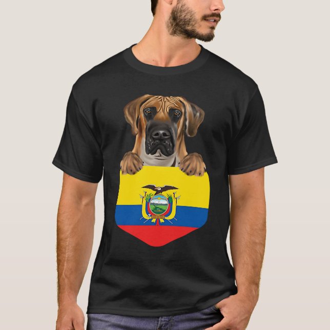Camiseta Ecuador Flag Brown Great Dane Dog In Pocket (Frente)