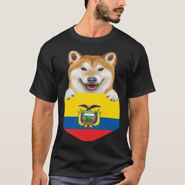 Camiseta Ecuador Flag Shiba Inu Dog In Pocket (Frente)
