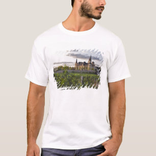 Camiseta Edifício da adega visto da vinha em