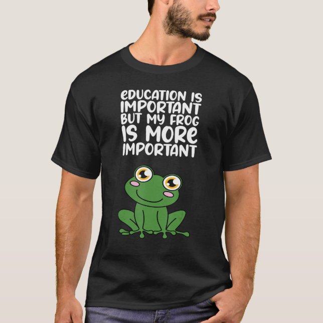 Camiseta Educação É Importante Mas Meu Sapo É Mais Importan (Frente)