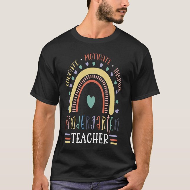 Camiseta Educate Motivate Inspire Kindergarten Teacher Rain (Frente)