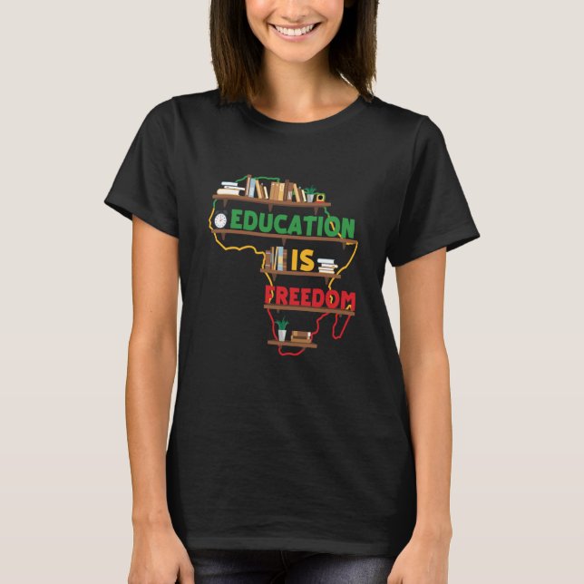 Camiseta Education is Freedom Map of Africa Bookshelf Black (Frente)