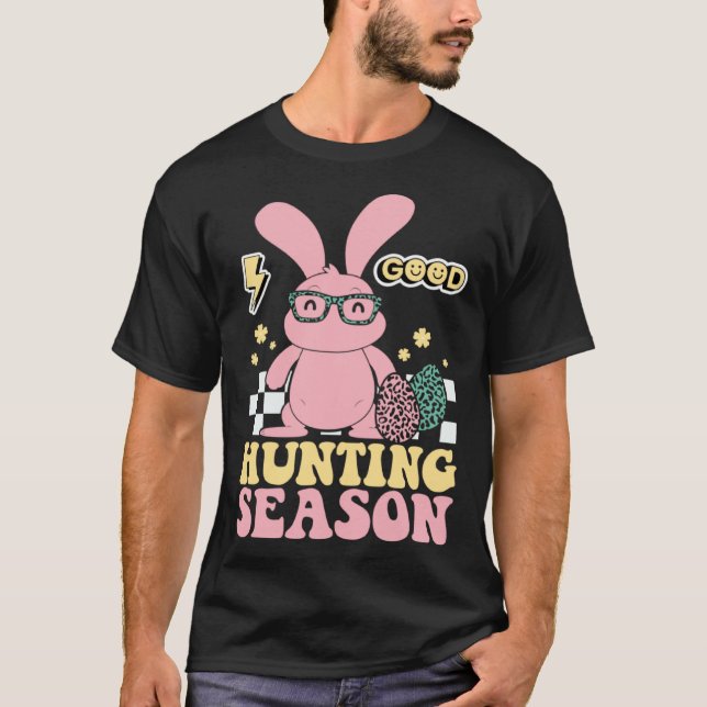 Camiseta Egg Hunting Season Bunny Kids Adults Retro Groovy  (Frente)