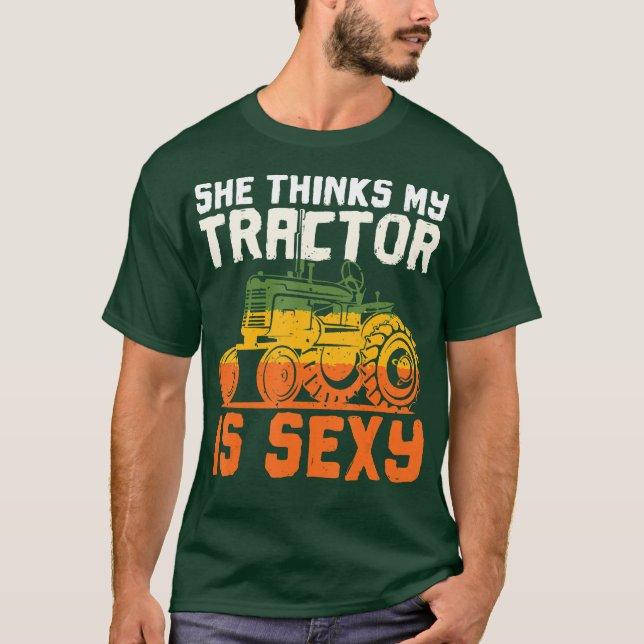Camiseta Ela Acha Que Meu Trator É Sey (Frente)
