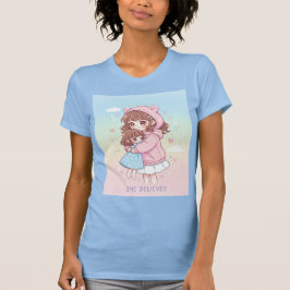 Camiseta Ela Acredita Mãe Segurando a Criança Interior