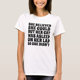 CAMISETA ELA ACREDITAVA QUE PODERIA MAS SEU GATO ESTAVA DOR