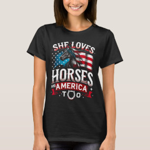 Camiseta Ela Ama Cavalos E A América Demasiado Cavalo Ao Lo