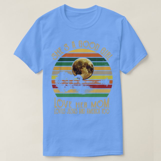 Camiseta Ela ama uma boa moça, sua mãe ama Jesus (Frente do Design)