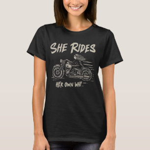 Camiseta Ela Anda ao Seu Próprio Modo Motoqueira Feminina V