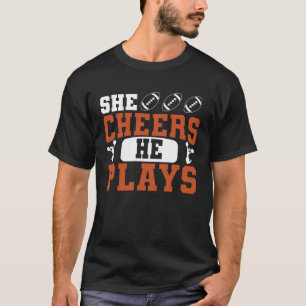 Camiseta ela aplaude que ele joga xerez engraçado