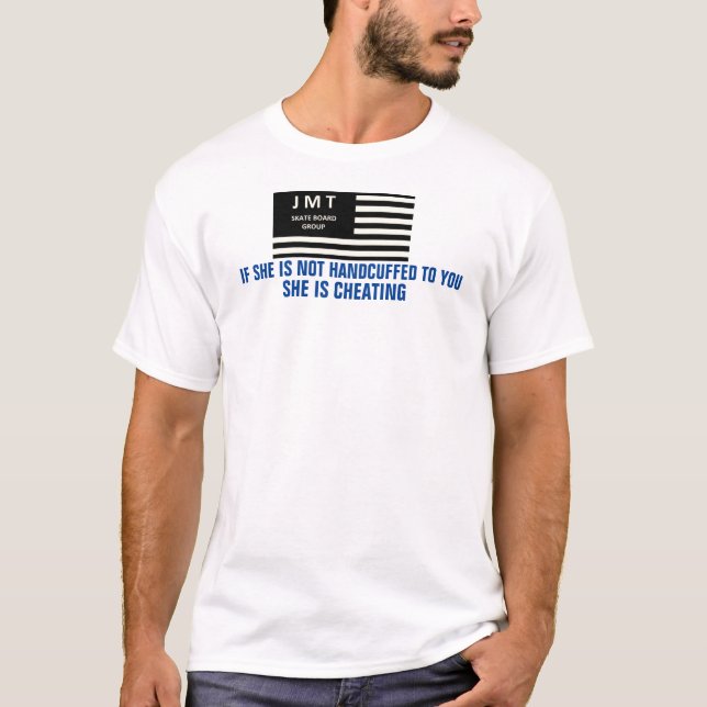 Camiseta ELA BATENDO TAMBÉM A T-Shirt Básica Masculina (Frente)