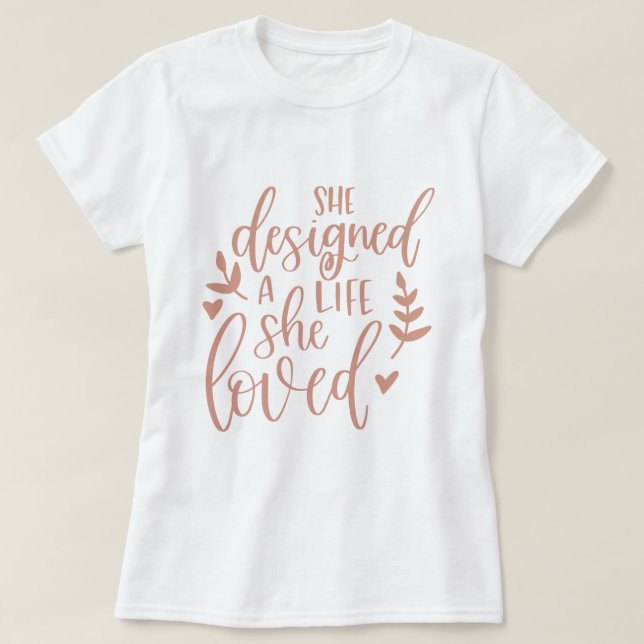 Camiseta Ela Desenhou Uma Vida Que Amava A Blush Botânico (Frente do Design)