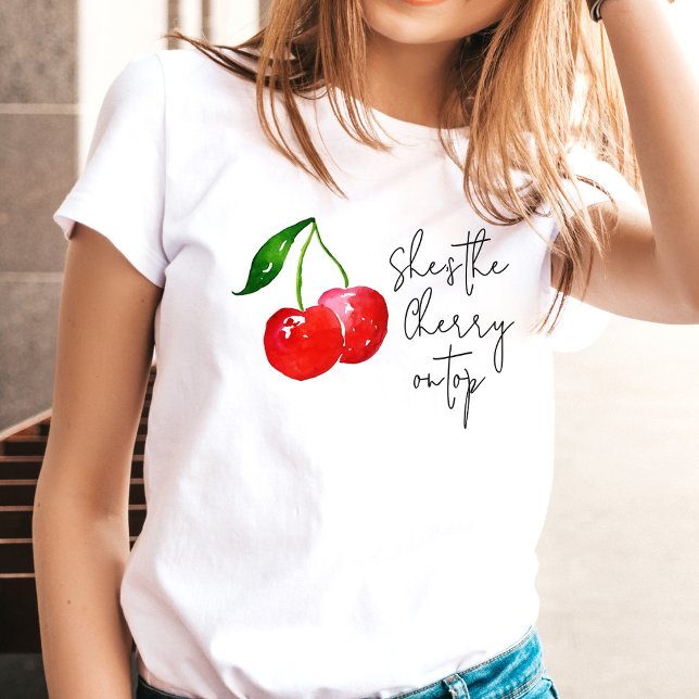 Camiseta Ela é a cereja no topo 🎂 Festa de Despedida de So (Criador carregado)