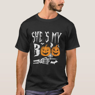Camiseta Ela é a minha mão esquelética de abóbora de abóbor