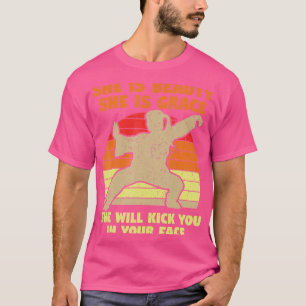 Camiseta Ela É Bela Ela É Graça Ela Kicks Kung Fu Luta