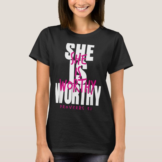 Camiseta Ela é Digna Provérbios 31 Mulher Cristã Fé (Frente)