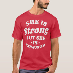 Camiseta Ela É Forte, Mas Ela É Uma Mulher Engraçada E Engr