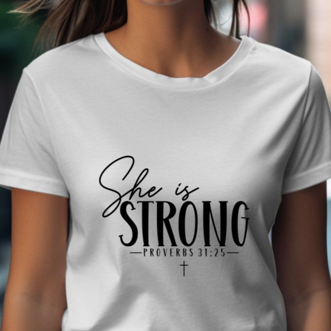 Camiseta Ela é Forte Proverbs 31:25 (Criador carregado)