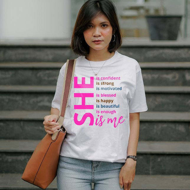 Camiseta Ela é meu encorajamento (she is confident.)