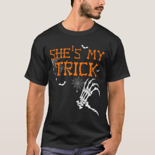 Camiseta Ela é meu truque ele é meu presente Par Halloween