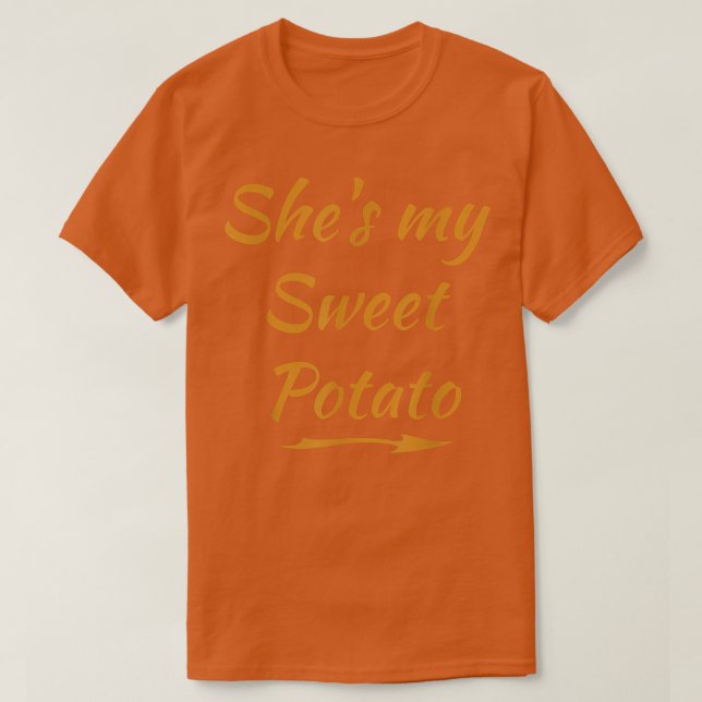 Camiseta Ela é minha Excelente de Batata Doce. (Frente do Design)