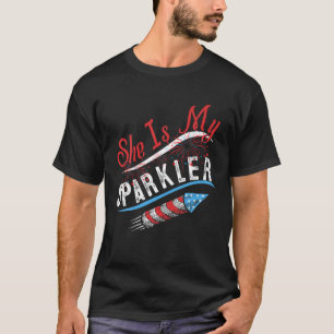 Camiseta Ela É Minha Garçonete Em 4 De Julho.