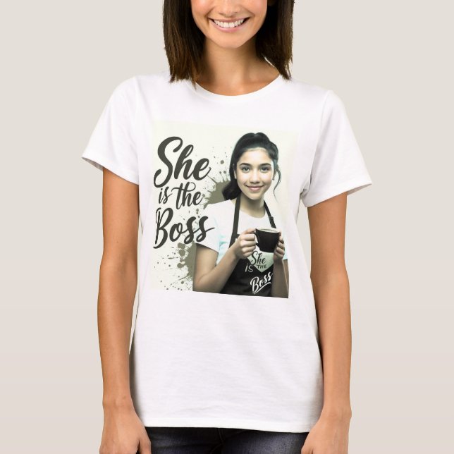 Camiseta ela é o dia das mulheres chefe (Frente)