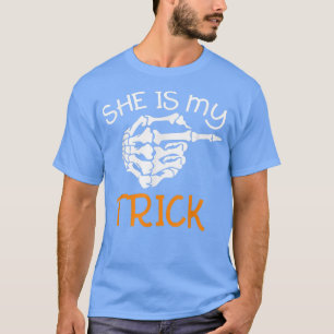 Camiseta Ela é o meu esqueleto de fantasia noturna de Hallo