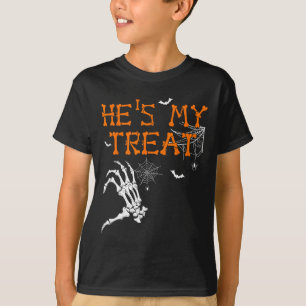 Camiseta Ela é o meu truque é o meu cupom de Dia das Bruxas
