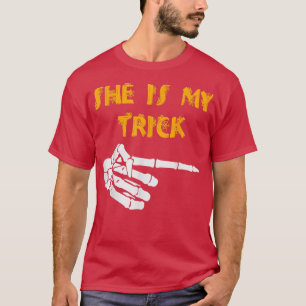 Camiseta Ela é o meu truque... Ele é o meu Casal de Corresp