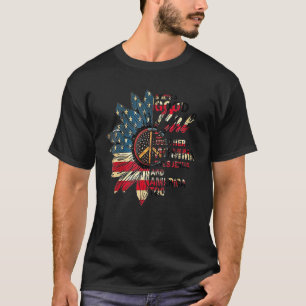 Camiseta Ela é uma boa garota que ama a mãe Jesus América.