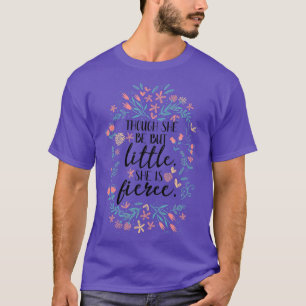 Camiseta Ela É Uma Chá Fierce Embora Ela Seja Apenas Menina