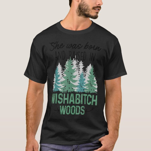 Camiseta Ela Era Nascer E Criada Em Wishabch Woods 1 (Frente)