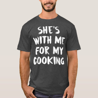 Camiseta Ela Está Comigo Para O Meu Cozinhar